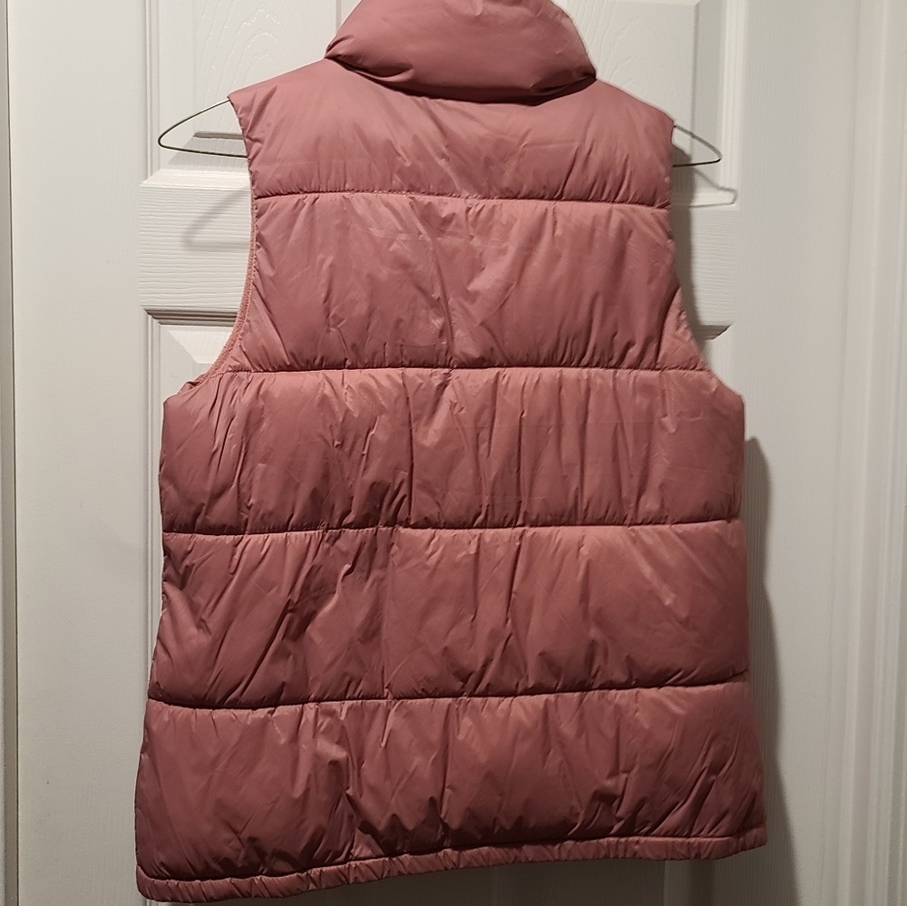 Old Navy Puffer Vest - Medium (CT1) - Picture 2 of 5